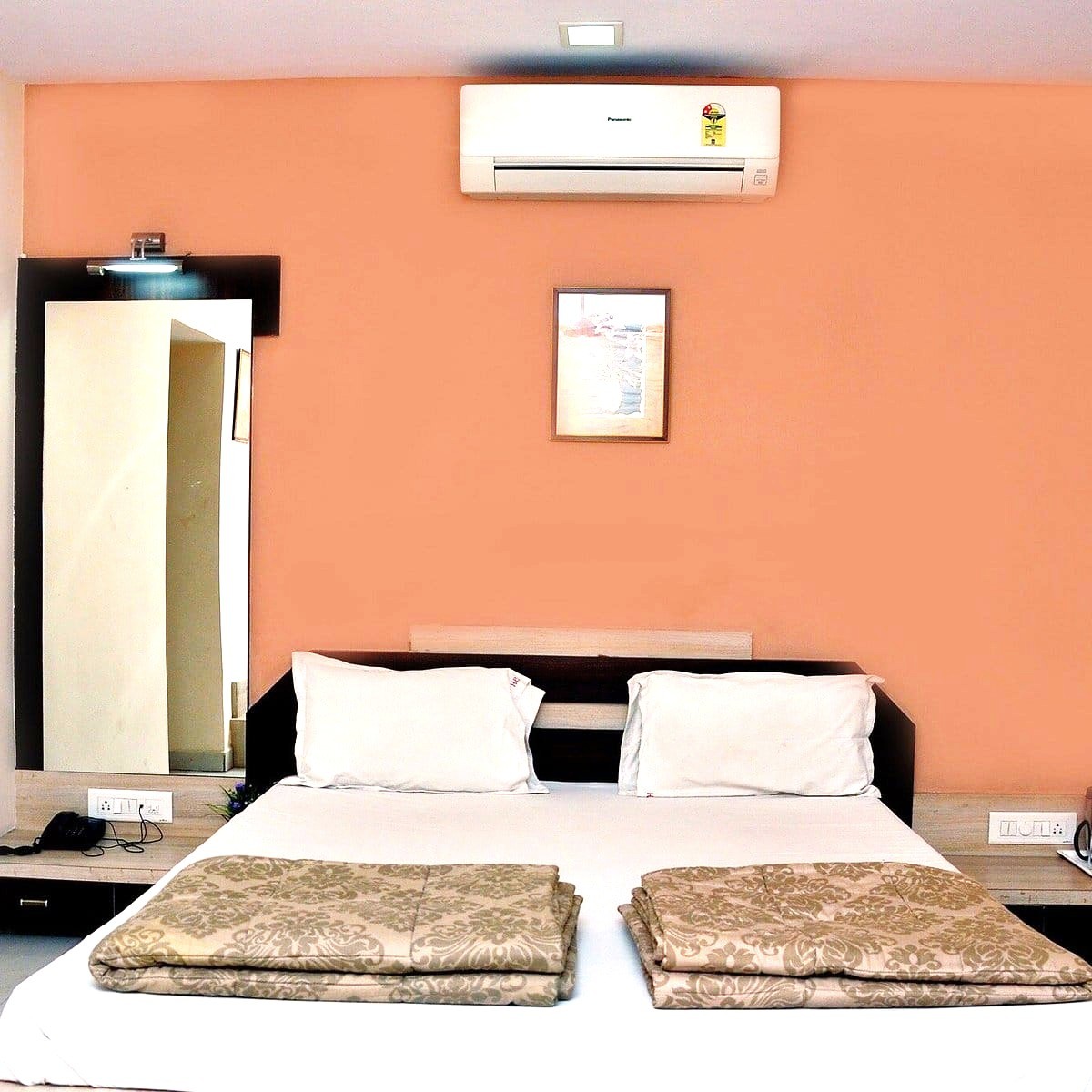 Well-furnished double bed AC room at Shree Paras White Hotel Amreli Gujarat