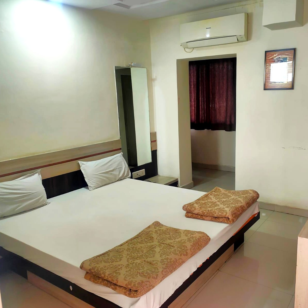 Clean and elegant double bed AC room at Shree Paras White Hotel Amreli